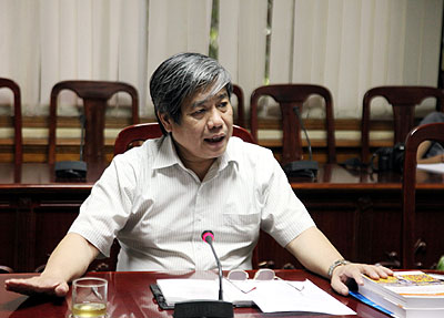 GS.TSKH. Vũ Minh Giang kết
luận buổi nghiệm thu đề án