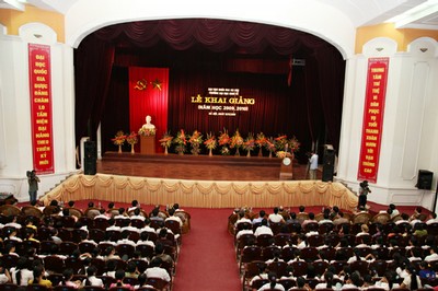 Lễ khai giảng năm học 2009 - 2010 của Trường Đại học Kinh tế - ĐHQGHN. 